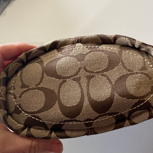 Authentic Coach bucket purse - Picture 4 of 6